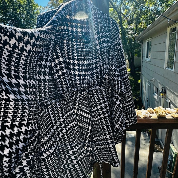 HYFVE black and white knit open belted long flowy cardigan EUC - Picture 3 of 6